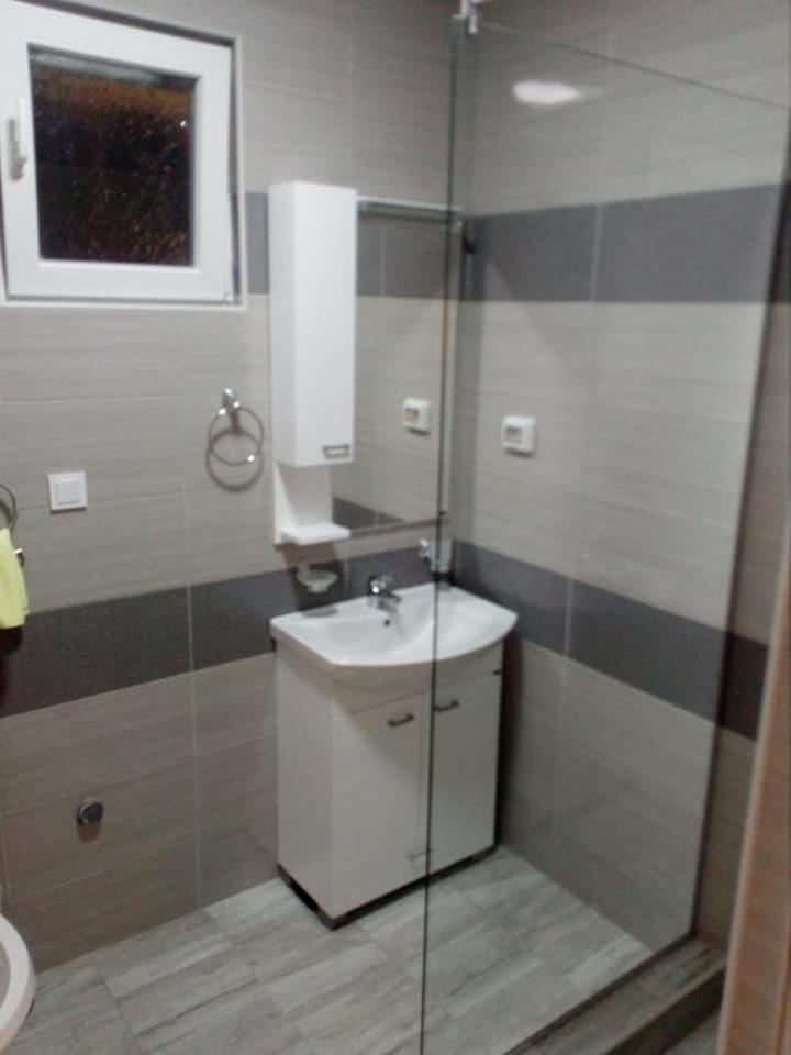 Apartmani M&V Sutomore Exteriör bild
