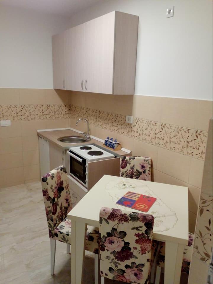Apartmani M&V Sutomore Exteriör bild